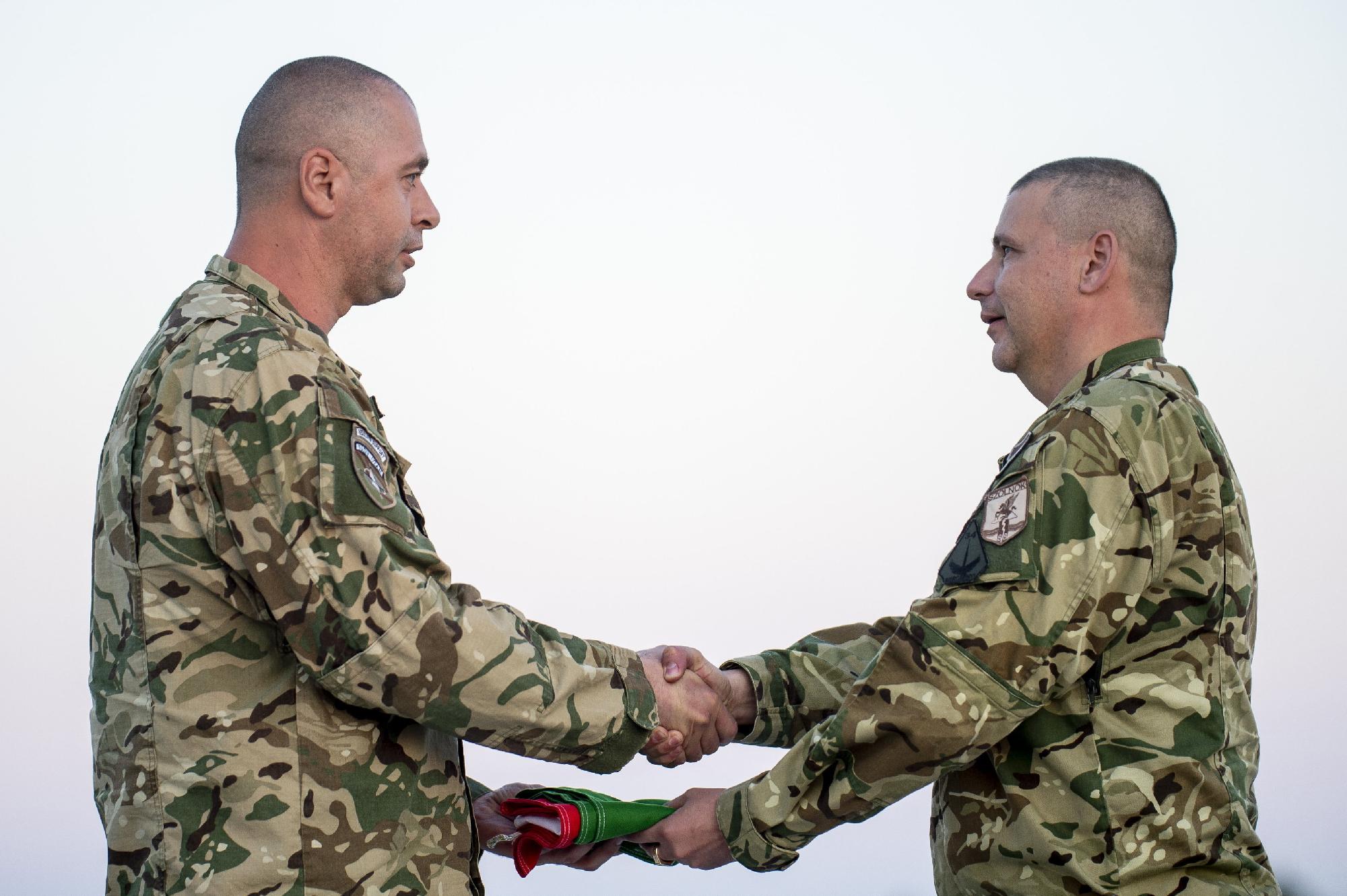 Hazaérkeztek az afganisztáni külszolgálat utolsó magyar kat