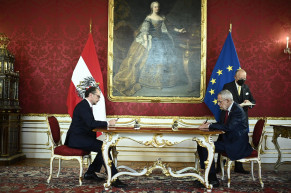 Beiktatták az új osztrák kancellárt, Alexander Schallenberget