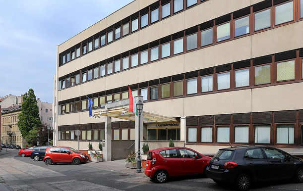 Öt bank az Alkotmánybírósághoz fordul a kamatstop miatt