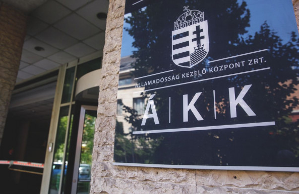 Az ÁKK-nak ki kell adnia a kínai gigahitel részleteit