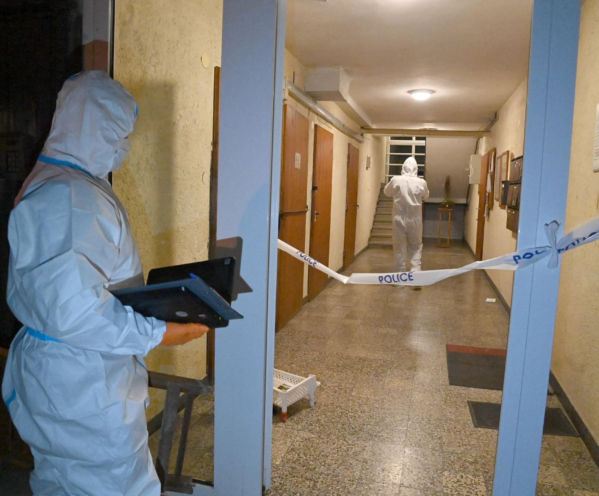 Két holttestet találtak Aszódon egy lakásban