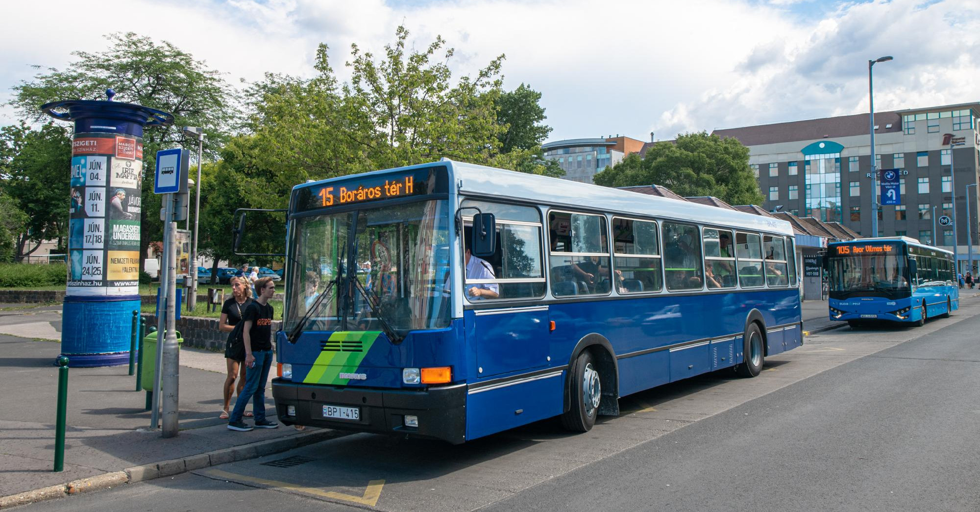 Kigyulladt egy busz a XII. kerületben Kép