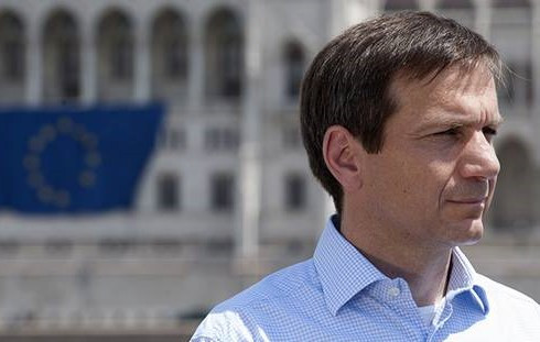 Döntött a bíróság, másfél tucat fideszes lapnak kell törölnie a Bajnairól szóló cikkét