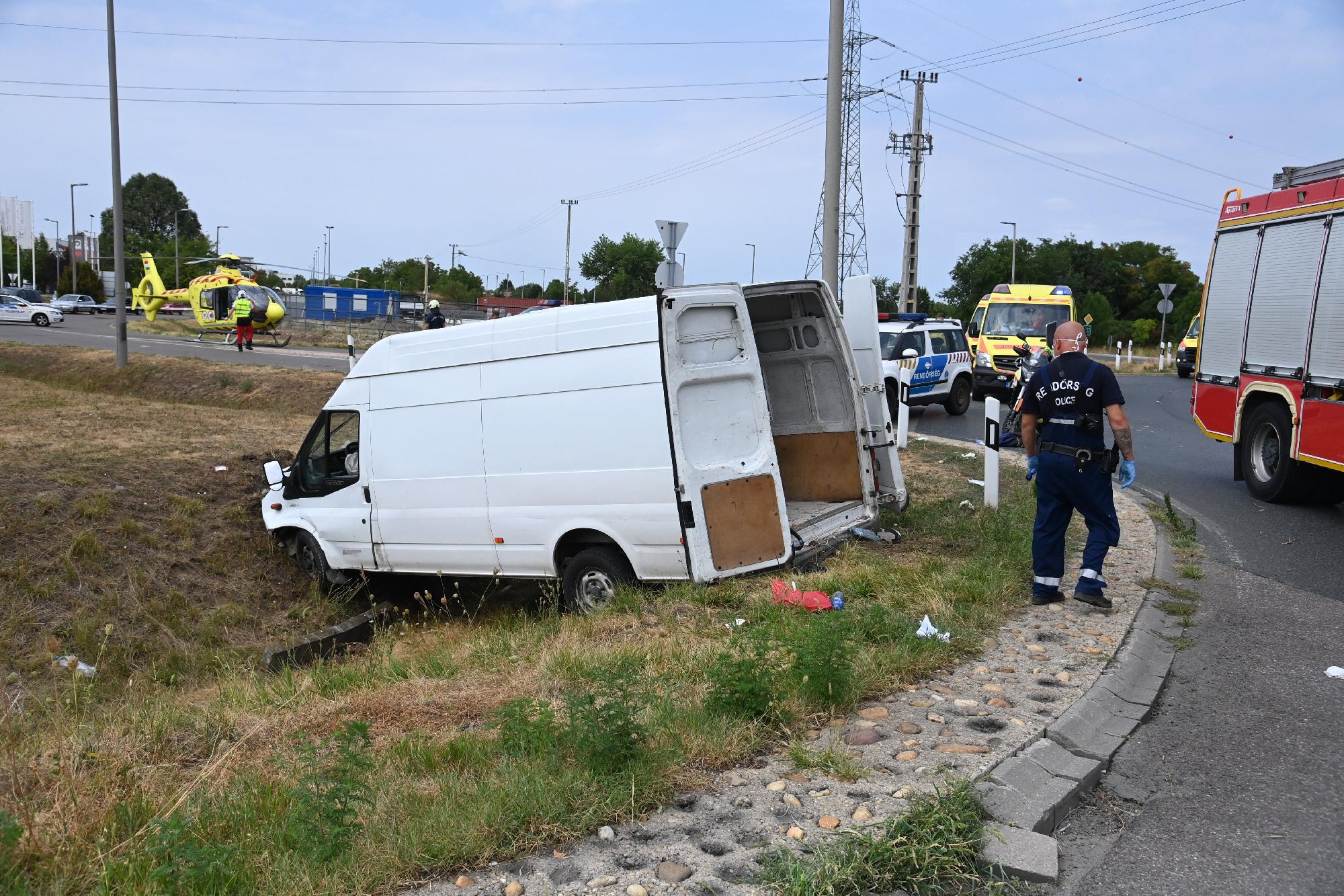 Illegális bevándorlás - Rendőrök elől menekülő teheraut?