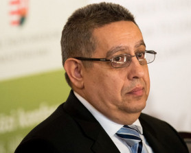 Hadházy: A Fidesznek csak választási csaláshoz kellenek a romák