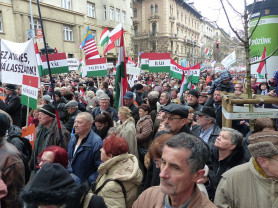A fideszes nyugdíjasokat díjazná a kormány a rezsiutalvánnyal