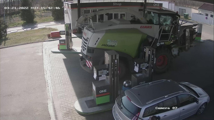 Azért drága a benzin, mert a kormánynak kell a pénz