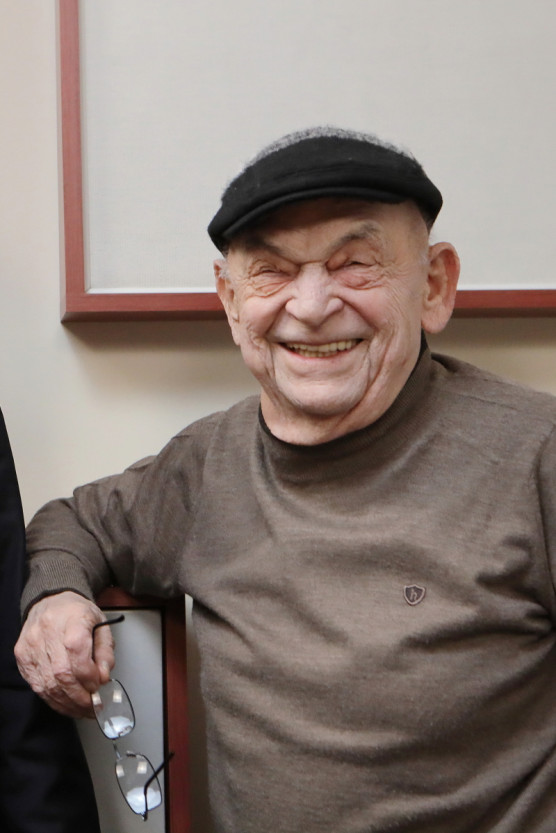 Érzékeny Nyersanyag és Bodrogi Gyula köszöntése