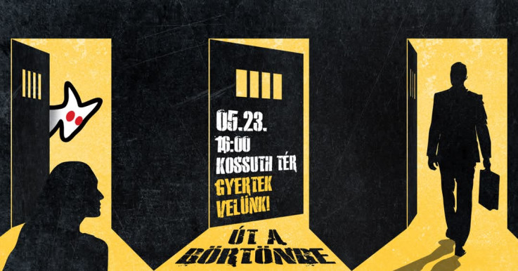 Börtönt húz fel a Parlament előtt a Kétfarkú Kutya Párt