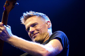 Telex: Bryan Adams is felléphetett a Mészáros Csoport szédületes karácsonyi buliján