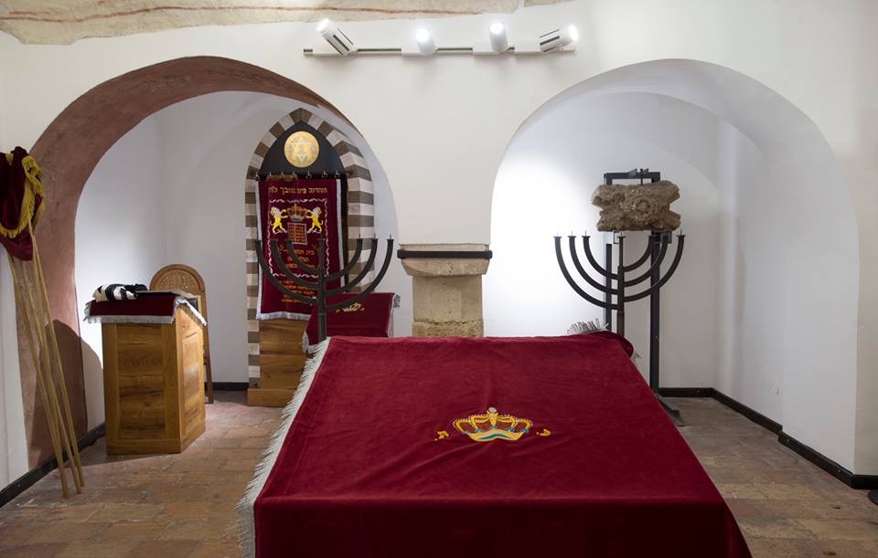 A budavári zsinagóga belseje