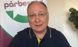 A Párbeszéd felszólította a kormányt, hogy kérjen bocsánatot a kínai vakcina nem megfelelő alkalmazása miatt