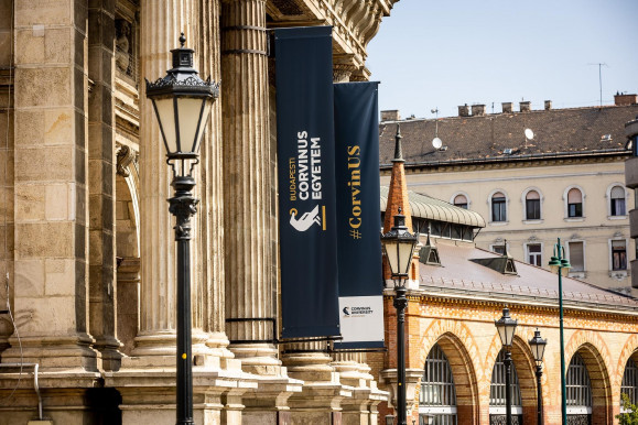 Tiltakozik az Oktatói Hálózat a Corvinus Egyetemről rendkívüli felmondással eltávolított Ádám Zoltánnal történtek miatt