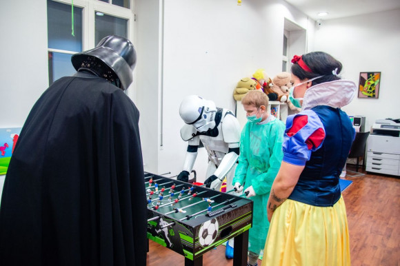 Amikor Darth Vader és Hófehérke együtt segít beteg gyerekeknek