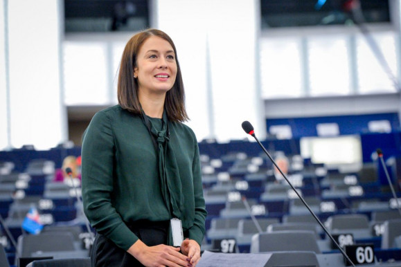 Cseh Katalin: Várhelyi kibújt a kérdések alól