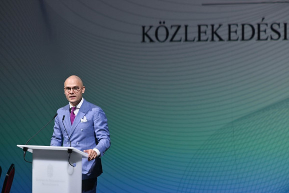 Csaknem 4000 milliárd forintos vasútfejlesztést ígért meg a kormány