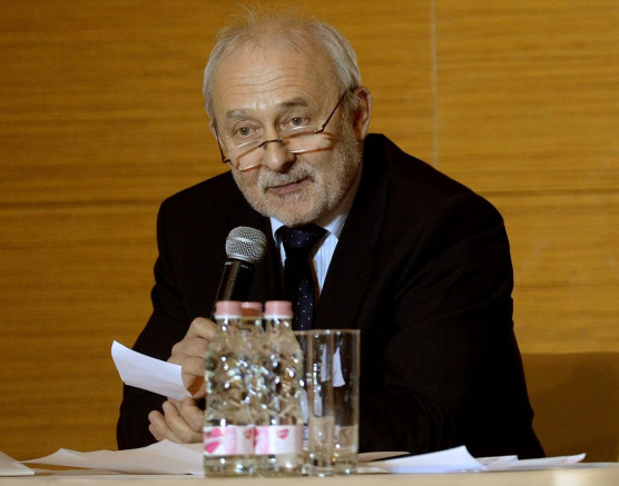 Eléggé segíti a kormány a munkájukat elveszítőket? Csillag István: Nem