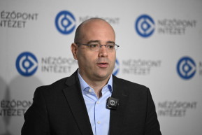 A választási kutatások miatt estek neki Mráz Ágostonnak az ELTE-n