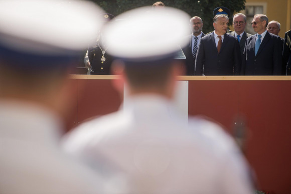 Pintér lecserél négy megyei rendőrkapitányt