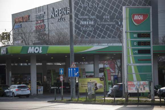 Egri: A benzinkutak fele le fogja húzni a rolót