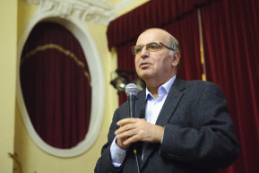 Majtényi: A kormány csak az erőt tiszteli