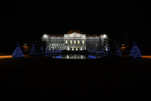 A Debreceni Egyetem volt rektora az Utópiában mondja el letiltott, az akkugyárakról szóló beszédét