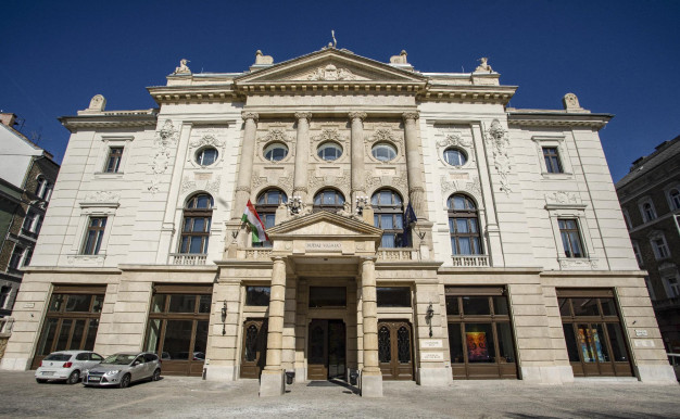 Vigadni akartak Budán is