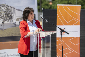 Tanárhiányra válasz: dehát nem is kell mindenhova kémiatanár