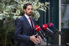 A külügy államtitkára: Nem biztos, hogy a parlament elé kerül az ellehetetlenítési törvény