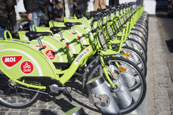 2000 öreg Bubi-biciklit oszt szét a legszegényebb magyar falvakban a Szeretetszolgálat