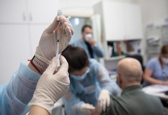 Kemenesi: A védőoltás a közösségről szól