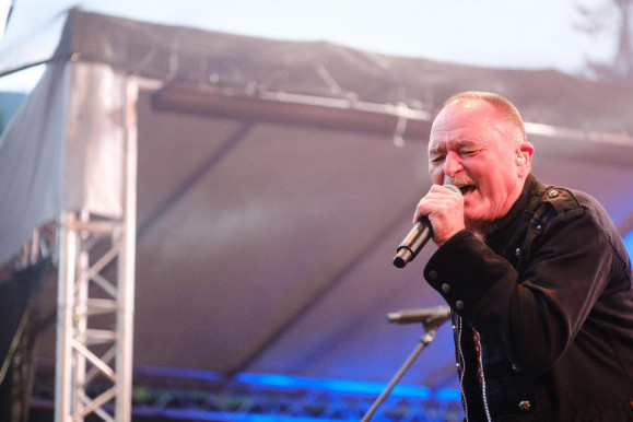 A kormány nem vonja vissza Nagy Feró Kossuth-díját – tisztázta Lázár János  