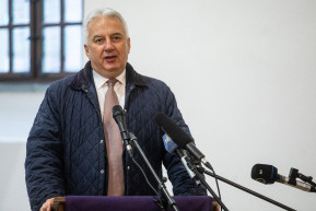 Benyújtották a módosító javaslatot a Nők40 nyugdíjtörvényhez, kizárnák belőle a transz nőket