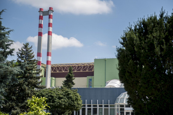 Pakson dől a pénz, csak legyen közöd Orbánhoz