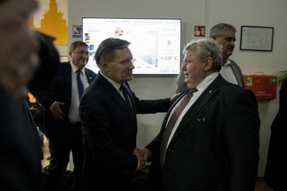 5 milliót keresett, 30 milliós végkielégítést kap két tárca nélküli miniszter