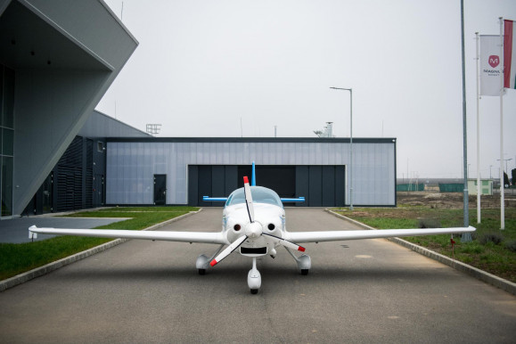 A tilalom ellenére repült Minszkbe egy magyar kisgép