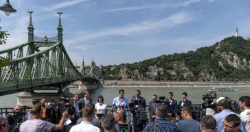 Választás – Megelőzték a nevetséges kasztingot