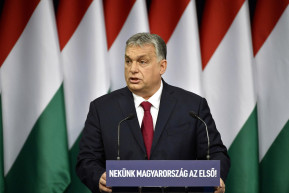  Scheppele: Orbán minden hatalmat egy kézben összpontosíthat