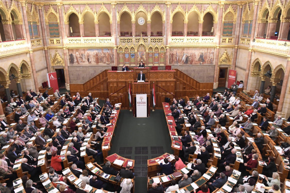 Nyugdíjemelés elnapolva