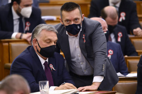 Rogán felelősségre vonásáról ír Magyar Péter