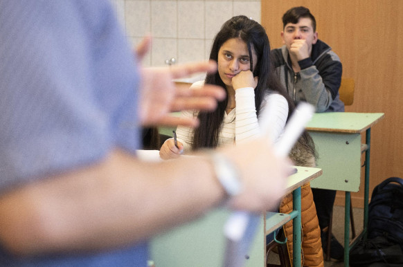 Inkább megszüntetik a megüresedett álláshelyeket a közoktatásban