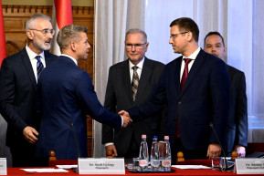 Több alelnöki pozíciója lesz az országgyűlésben az ellenzéknek, mint korábban volt - tisztázta Magyar Péter a parlamentben