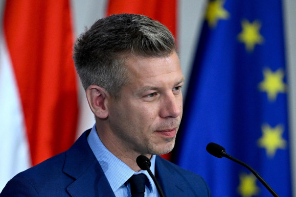 Garanciát kért Magyar Péter Ficótól a magyarok jogainak érvényesüléséhez