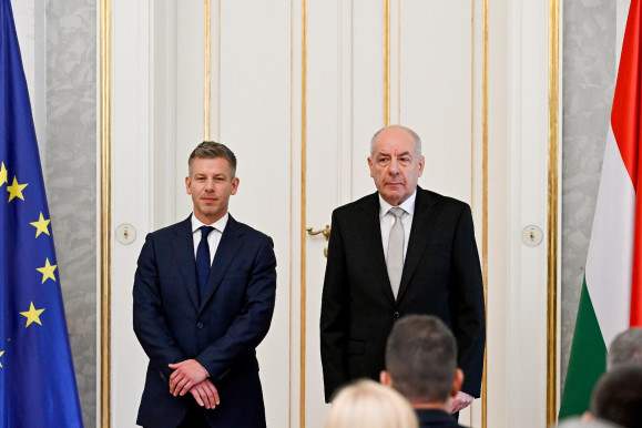 Ha kéri a kormány, kiadja az államfői hivatal a kegyelmi-ügy dossziéját