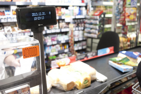 Spórolt a kormány, zuhan a gazdaság