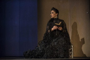 Bezár az Átrium Színház