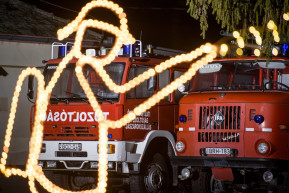 Nem tüzet olt, befőttet pakol