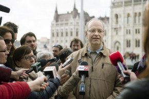 Pilz: A kormány egyeztetése csak látszat