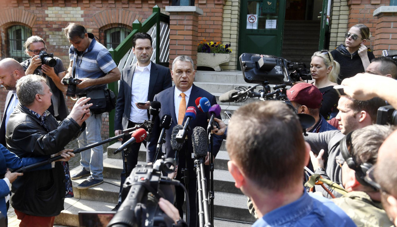 EP-választás - Orbán Viktor újságíróknak nyilatkozott a s