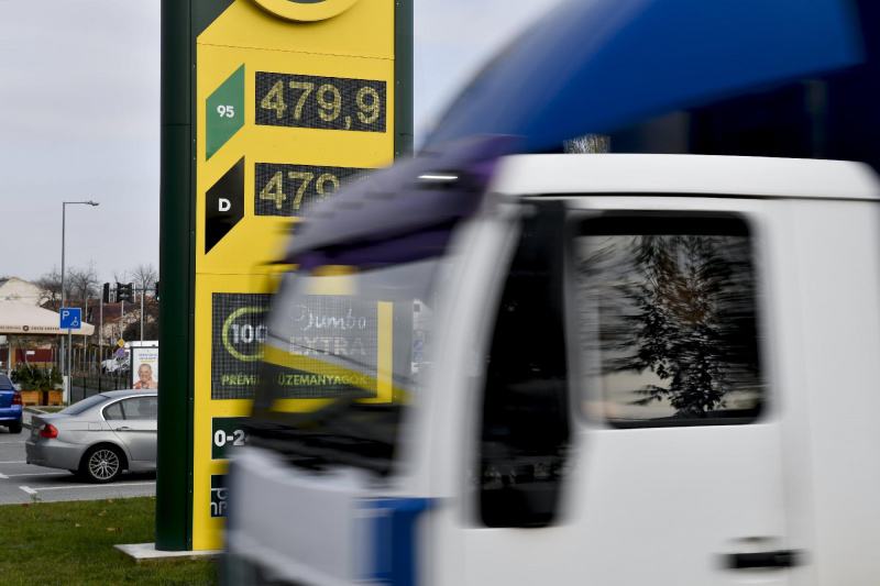 A kormány 480 forintban maximálta a benzin és a gázolaj ár?